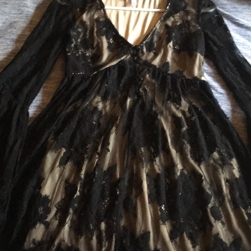 Cute Black and Tan dress with lacy sleeves.